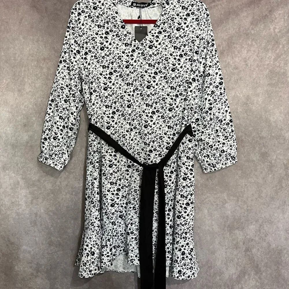 Women’s floral fit and flair dress‎